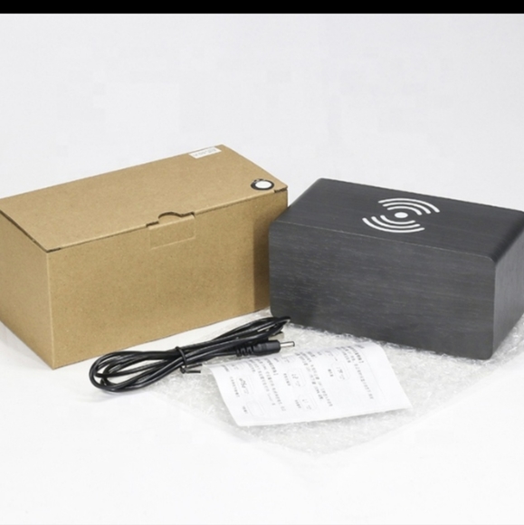 Wooden fast wireless charger Alarm Clock. - Picture 4 of 4